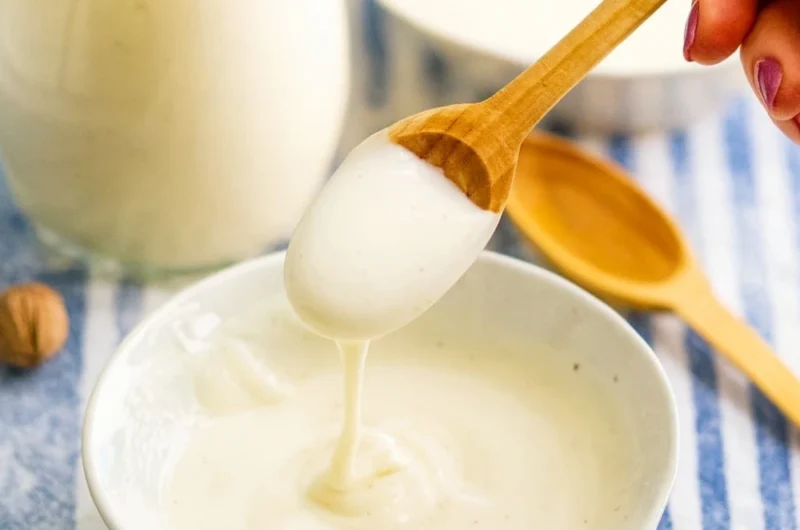 Béchamel Sauce Guide: The Golden Ratio, Science & The "No-Lump" Method